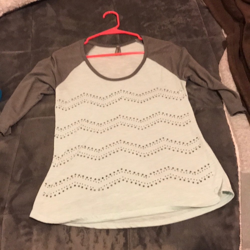3/4 sleeve shirt